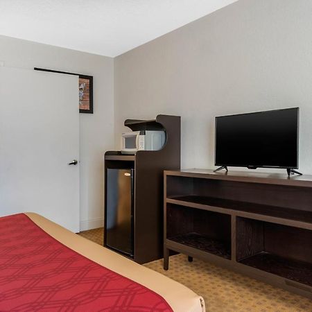 Econo Lodge Airport - Rj Stadium Tampa Eksteriør billede