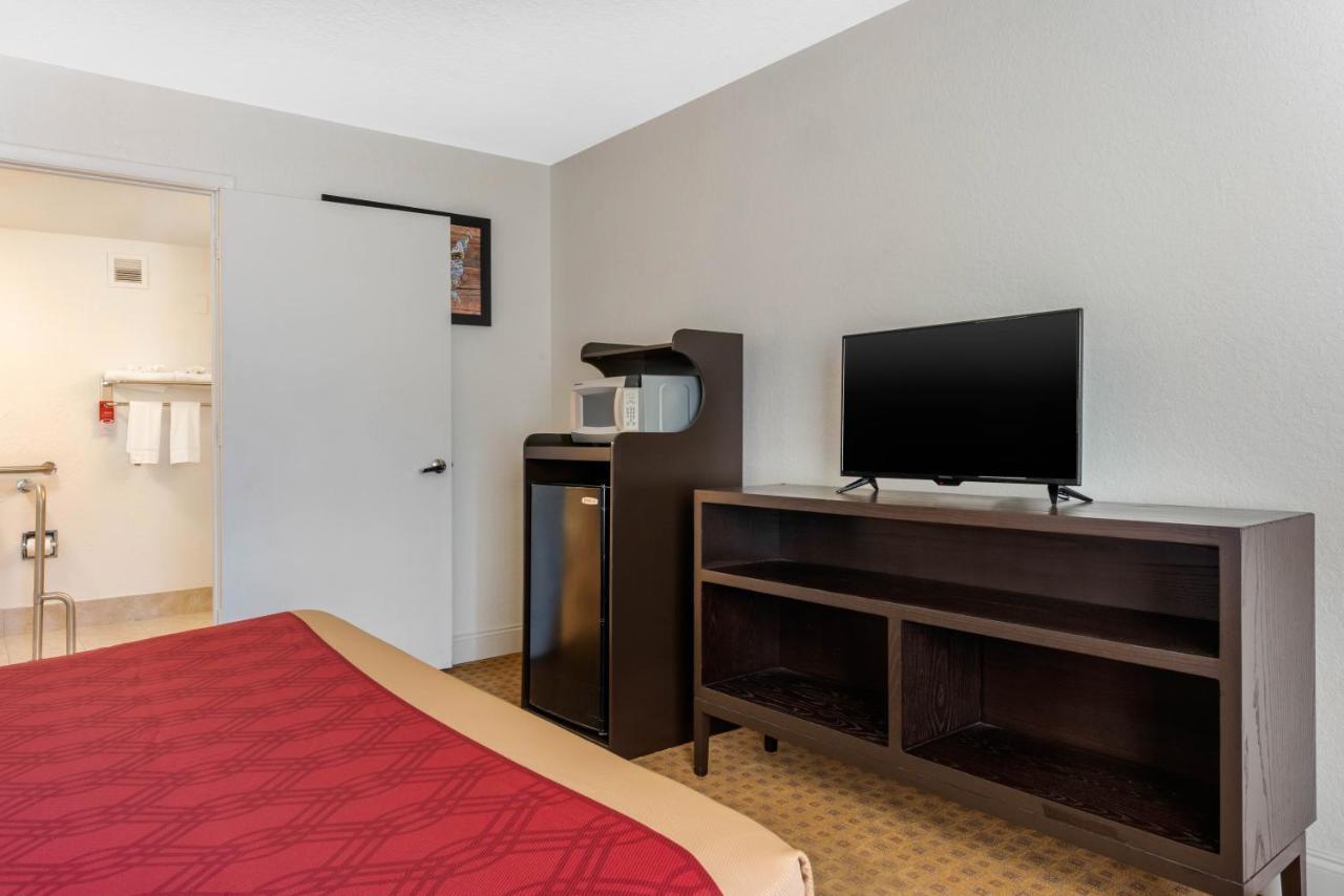 Econo Lodge Airport - Rj Stadium Tampa Eksteriør billede